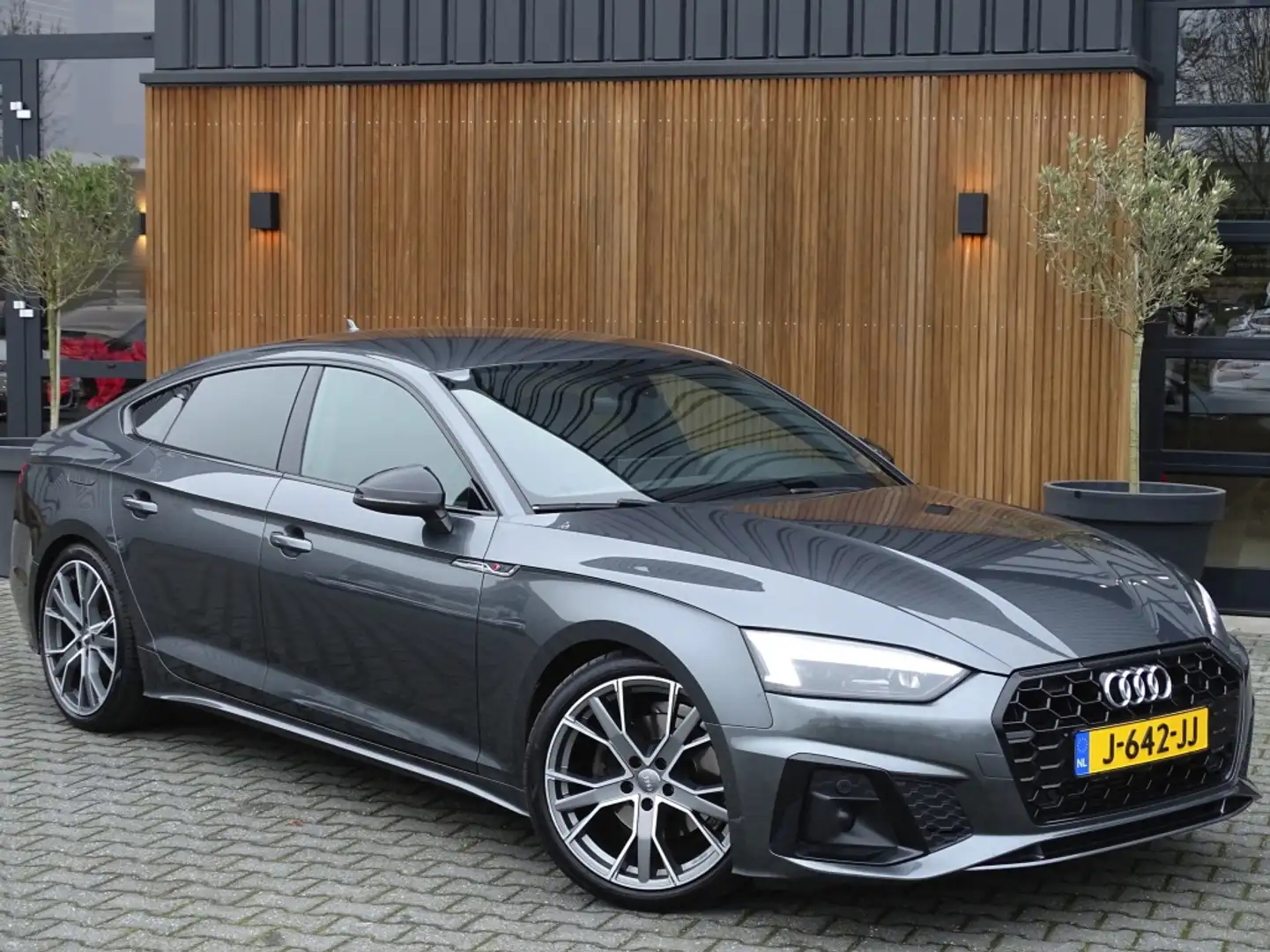 Audi A5 Sportback 40 TFSI 191PK / S-Line / B&O / LED / Lau Grijs - 2