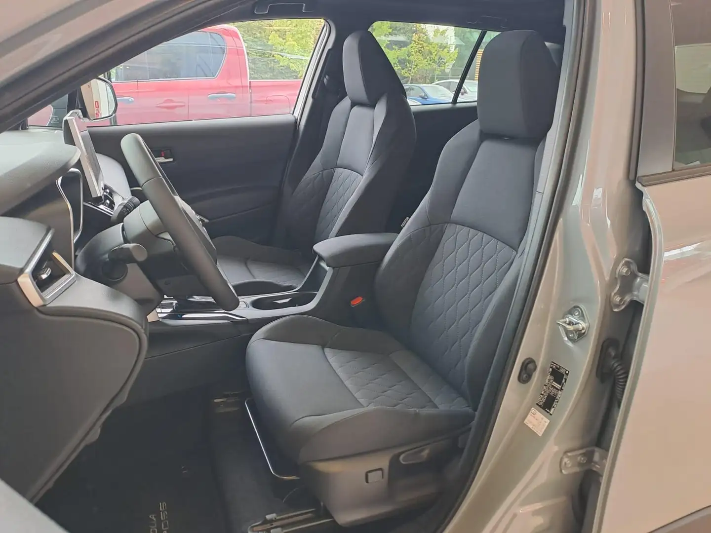 Toyota Corolla Cross 1.8 Hybrid Style Gris - 2