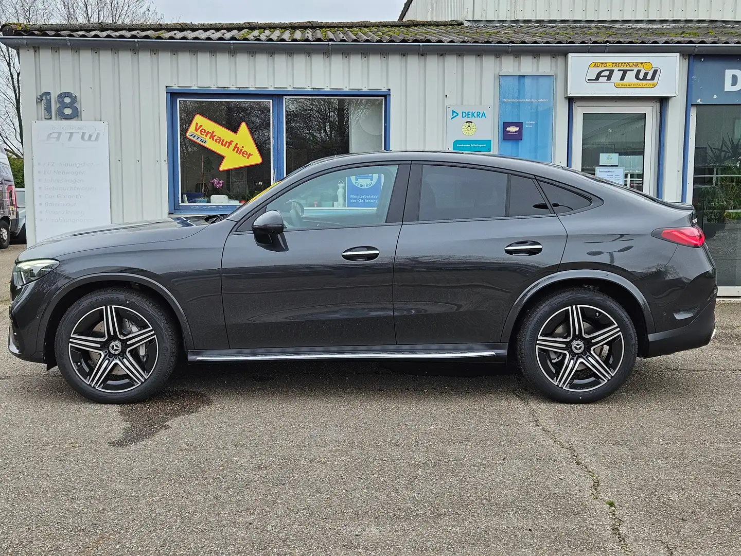 Mercedes-Benz GLC 300 Coupe 300d 4Matic Automatik AMG Line Premium Plus Grau - 2