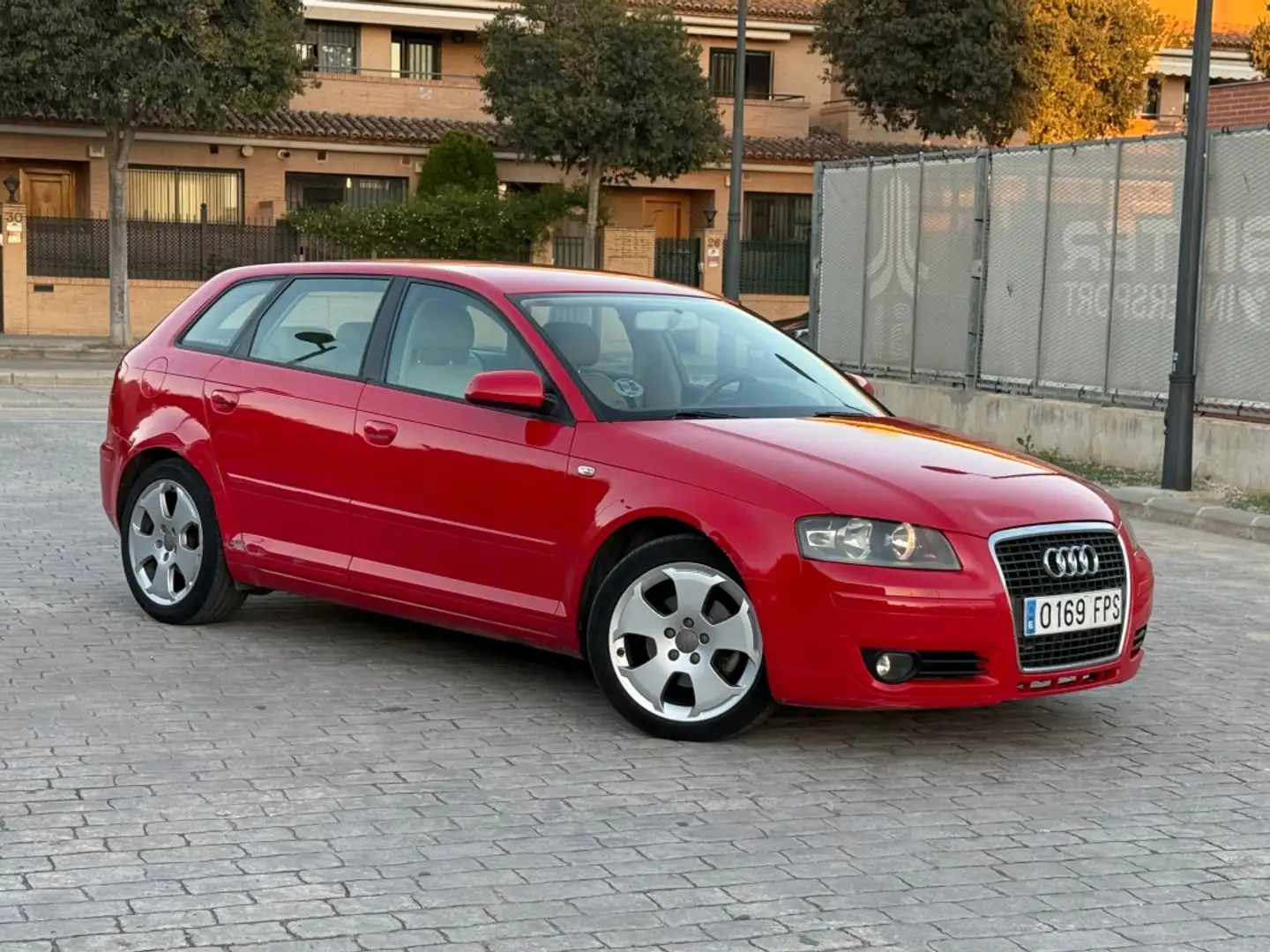 Audi A3 Sportback 2.0TDI Ambiente Rojo - 1