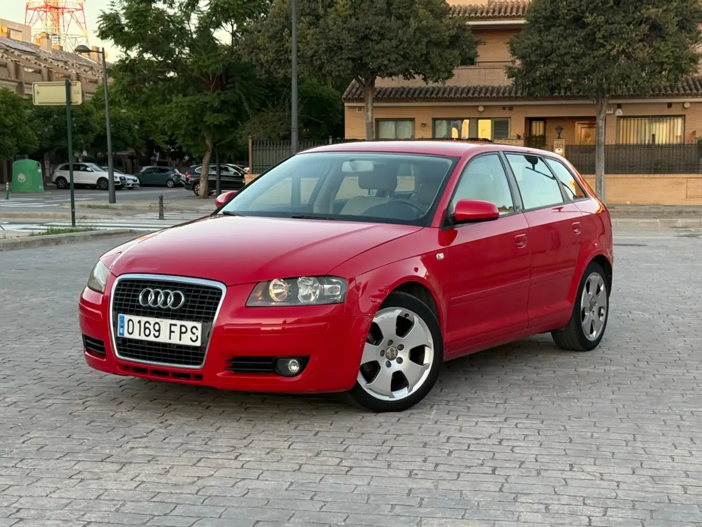 Audi A3 Sportback 2.0TDI Ambiente Rojo - 2