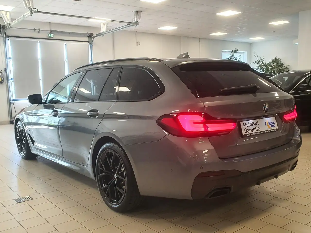 2023 BMW 530 d/LCPProf/LED/P&DrivAsProf/HarmKar/M-Sport, photograph 2