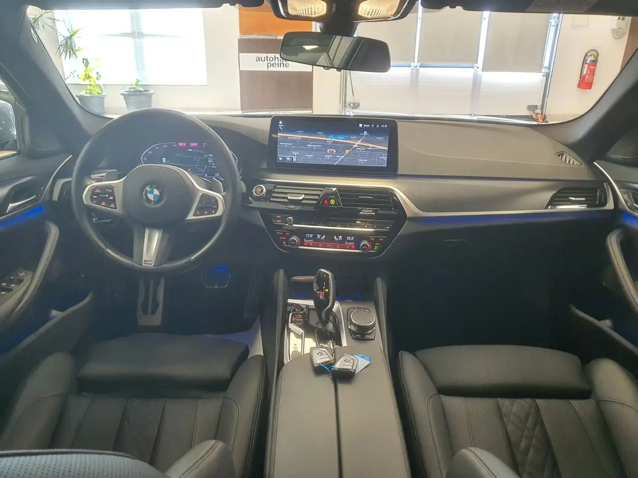 2023 BMW 530 d/LCPProf/LED/P&DrivAsProf/HarmKar/M-Sport, photograph 3