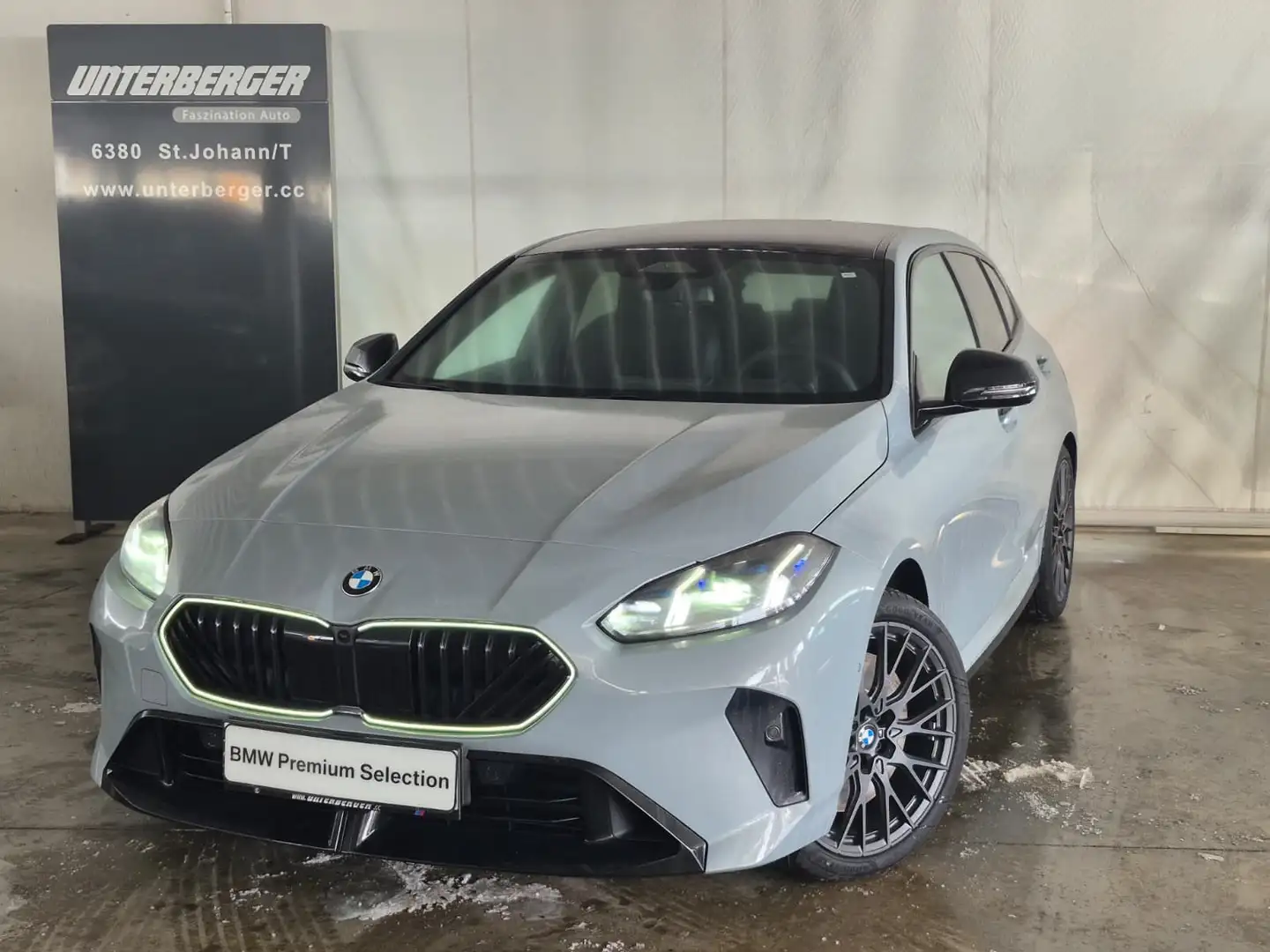 BMW 123 xDrive M Sportpaket Pro / AHK / Verfügbar ab: 7/26 Grau - 1
