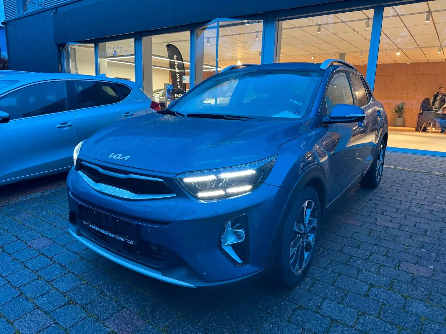 Kia Stonic Spirit Blau - 1