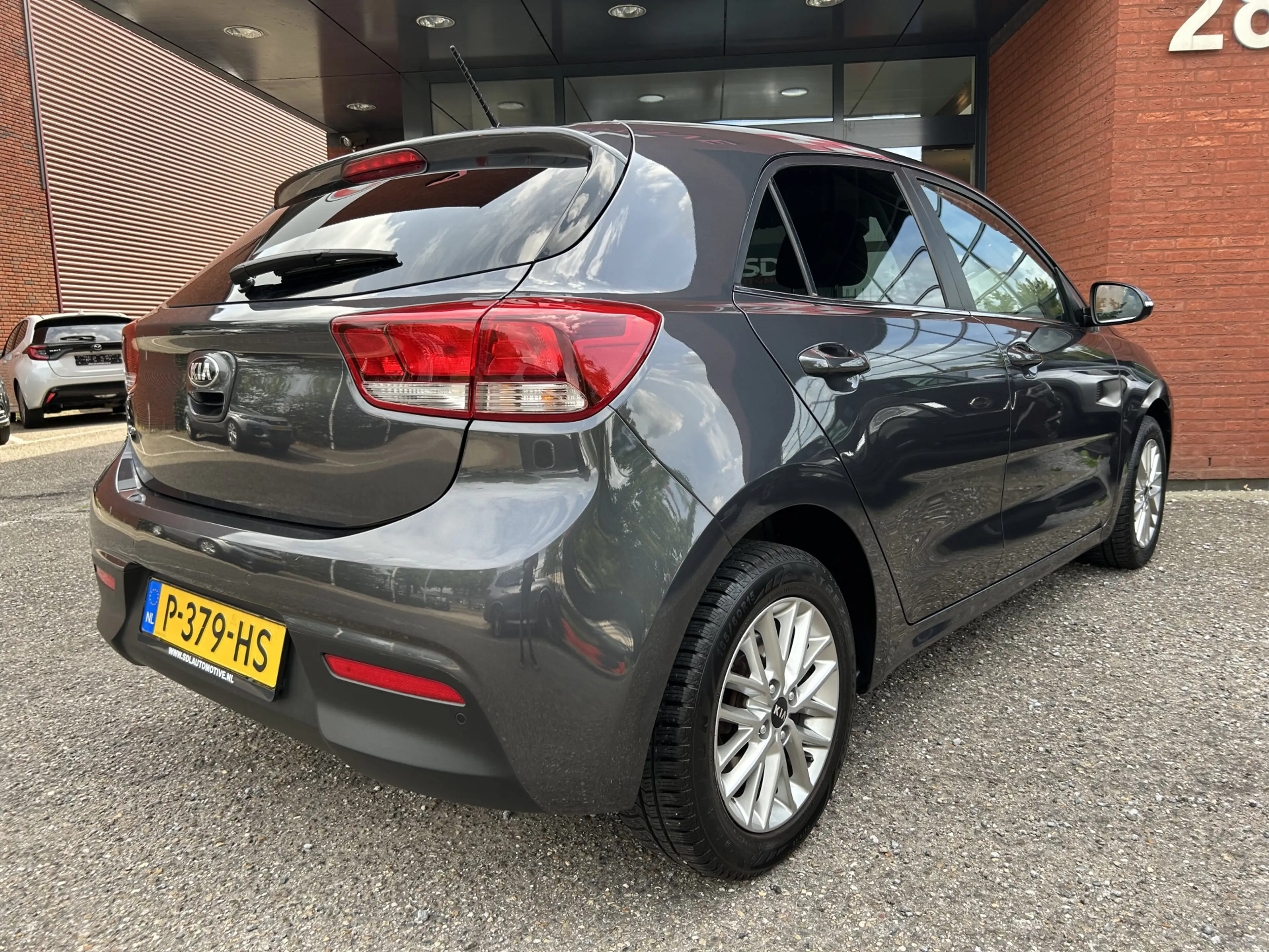 Kia Rio 1.2 CVVT DynamicLine // LED // NAVI + CARPLAY // C — photo 3