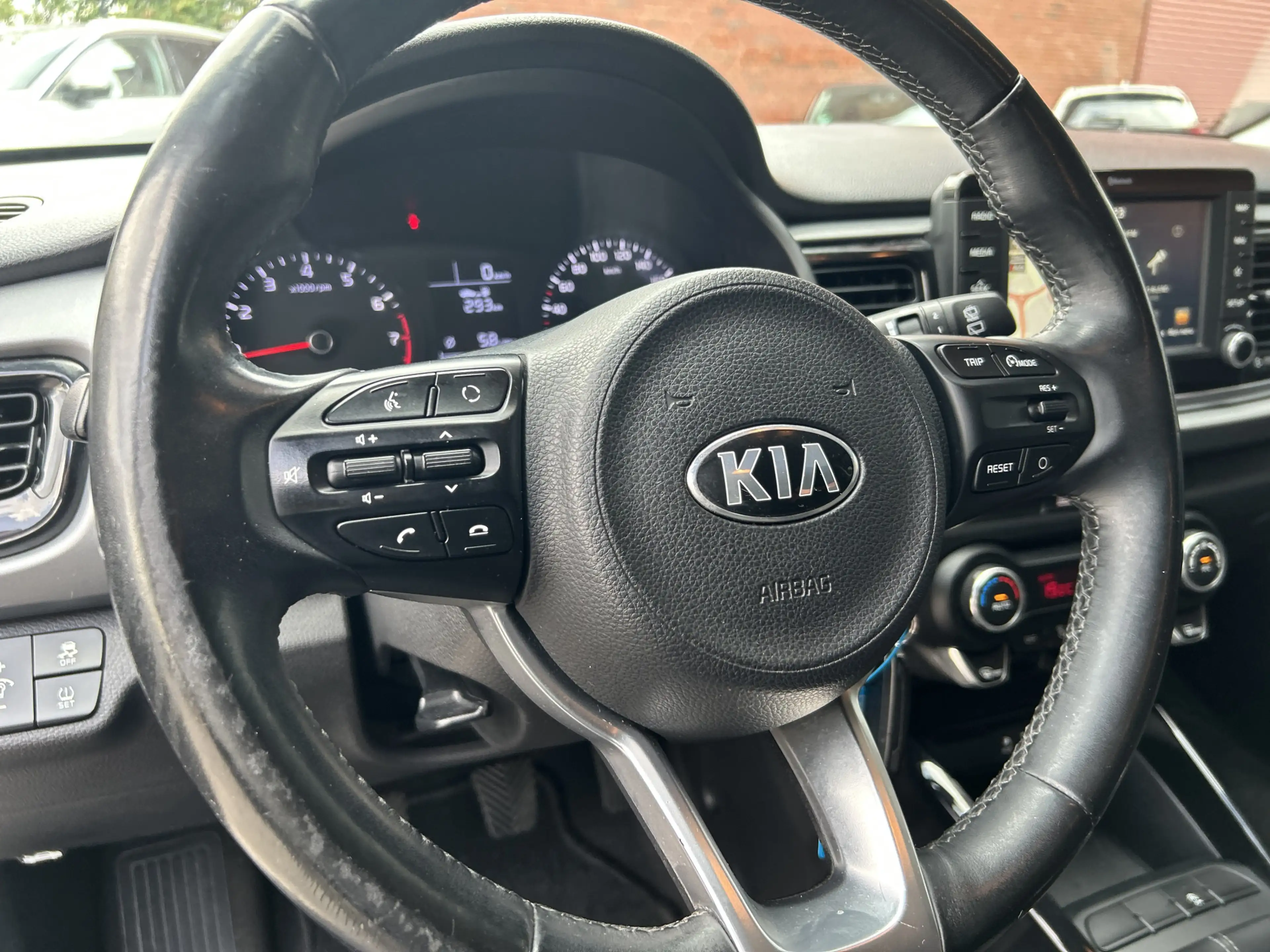 Kia Rio 1.2 CVVT DynamicLine // LED // NAVI + CARPLAY // C — photo 7
