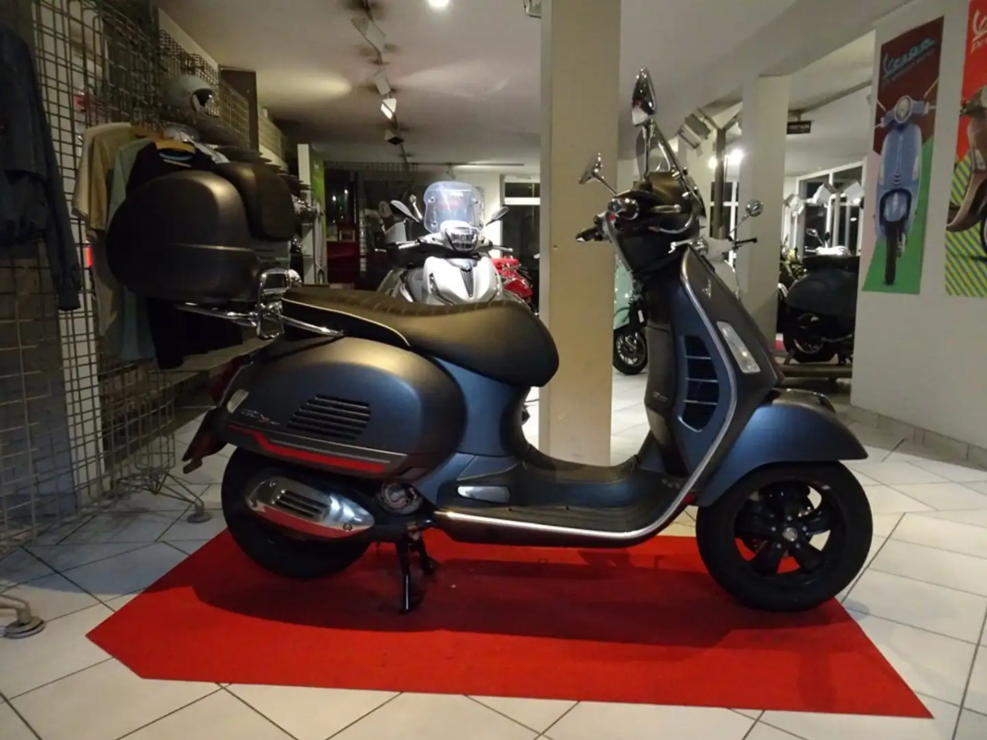 Vespa GTS 300 SuperSport HPE Grau - 1