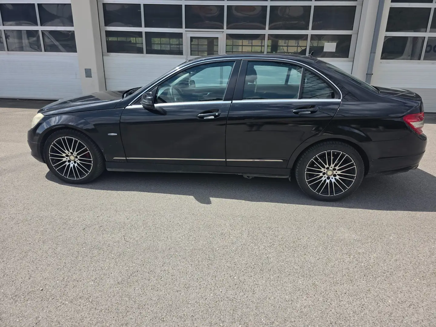 Mercedes-Benz C 220 C 220 Avantgarde CDI BlueEfficiency Avantgarde Schwarz - 2
