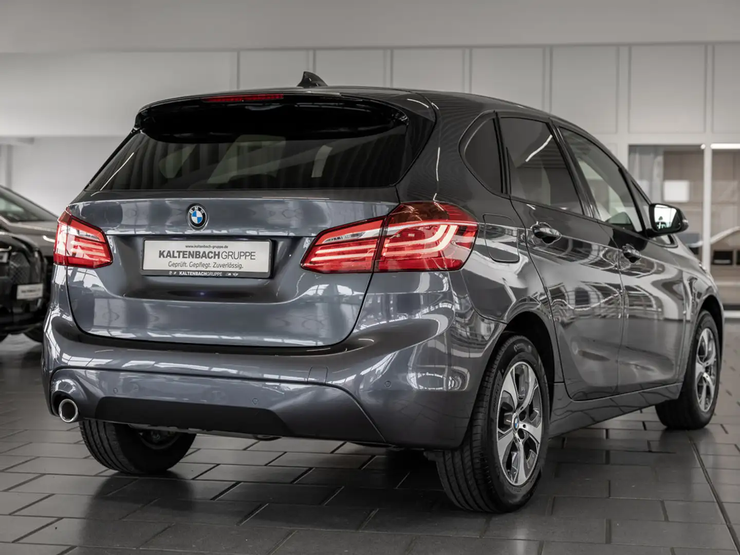 BMW 216 d Active Tourer FACEL. PANO AHK LED NAVI Grigio - 2