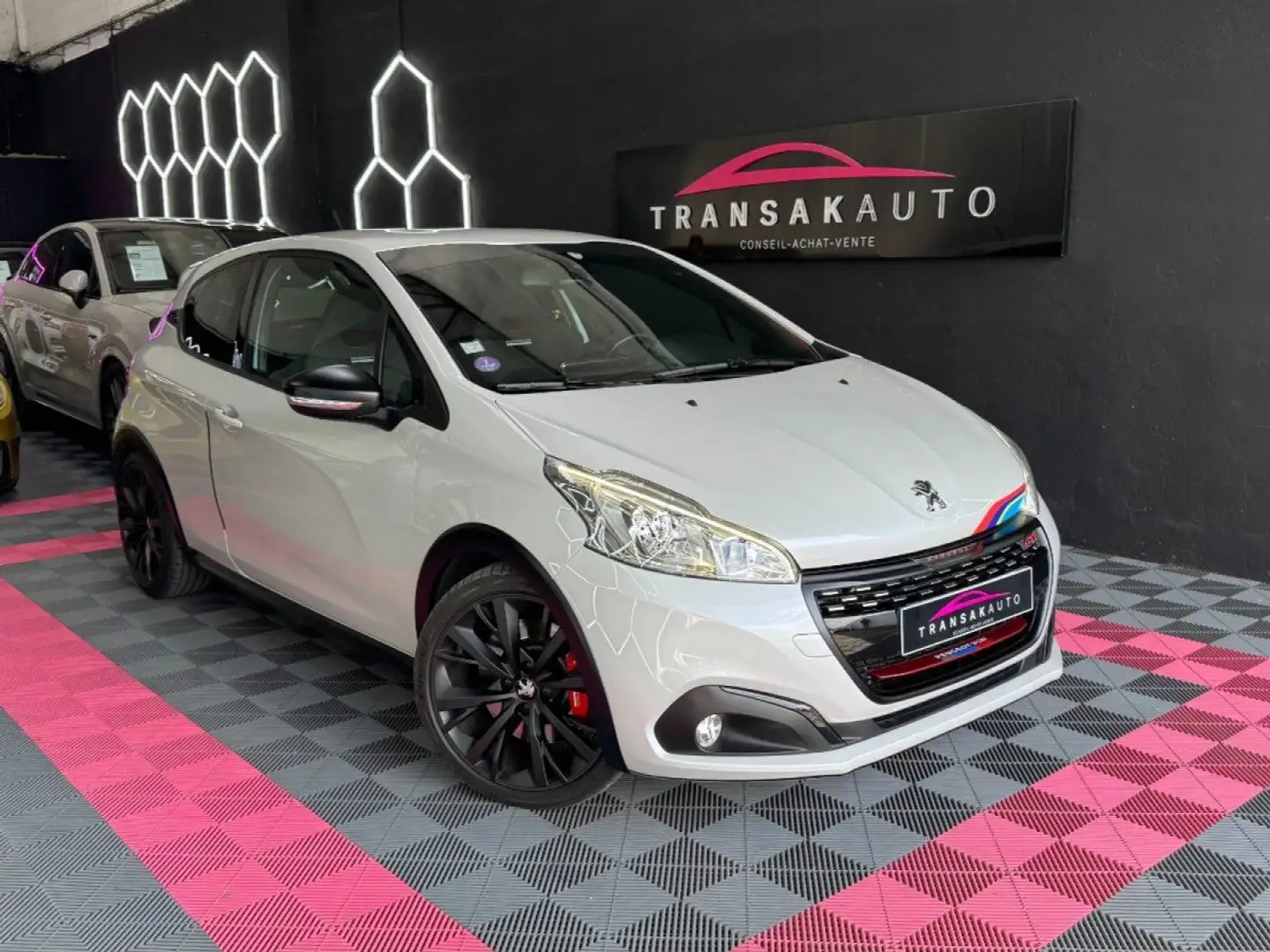 Peugeot 208 GTi By Sport 1.6 THP 208ch BVM6 ~ CarPlay ~ Caméra Blanco - 1
