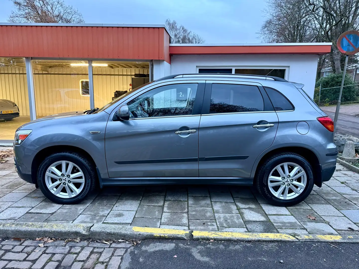 Mitsubishi ASX 1.6 Intense ClearTec / Airco / Pano-dak / Xenon / Gris - 2