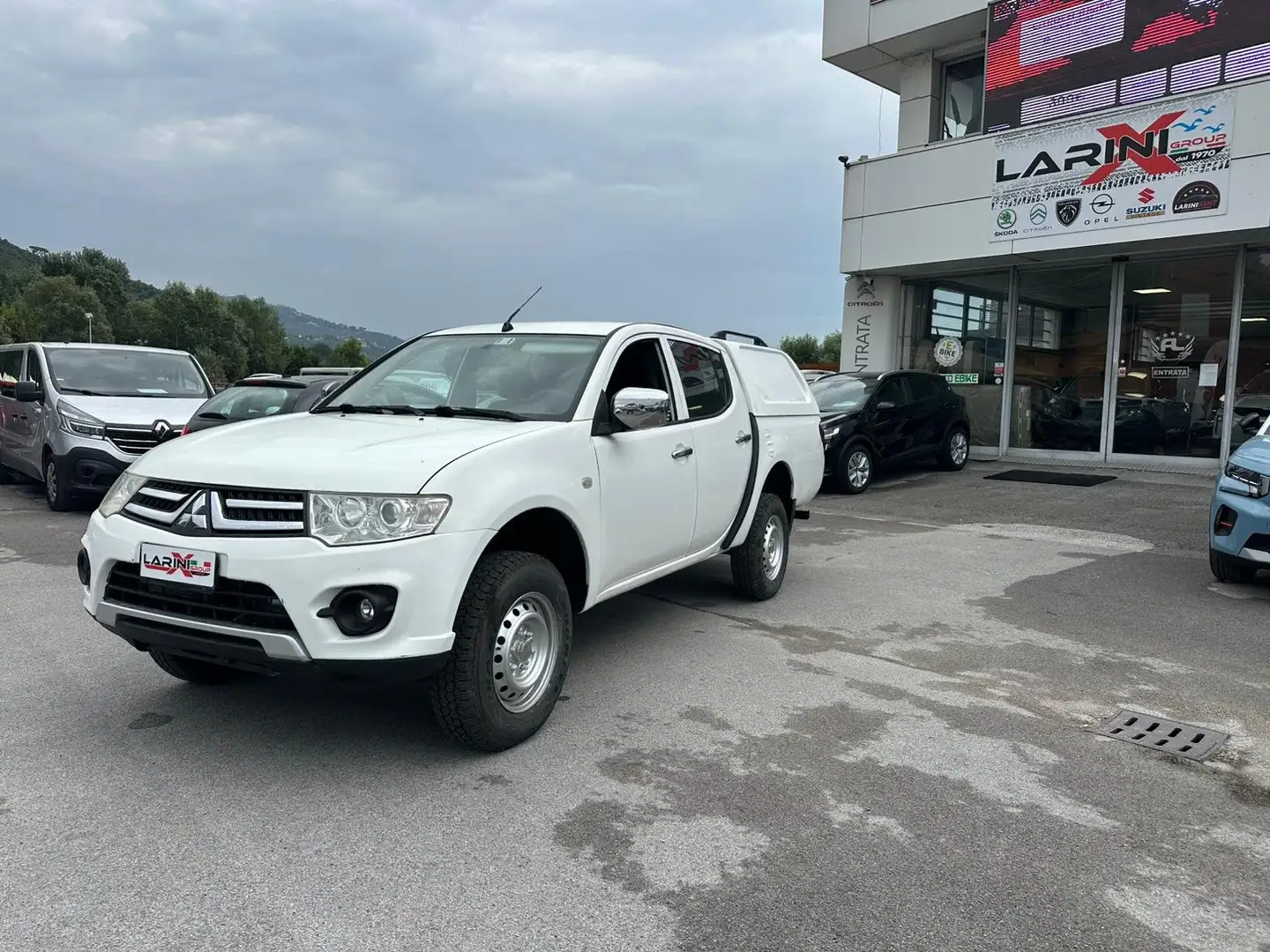 Mitsubishi L200 L200 Cab IV 2010 d.cab 2.5 di-d Invite N1 5POSTI Weiß - 1