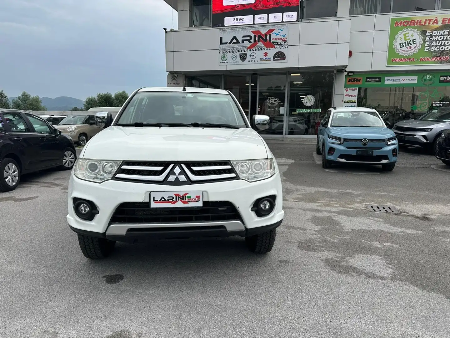 Mitsubishi L200 L200 Cab IV 2010 d.cab 2.5 di-d Invite N1 5POSTI Weiß - 2
