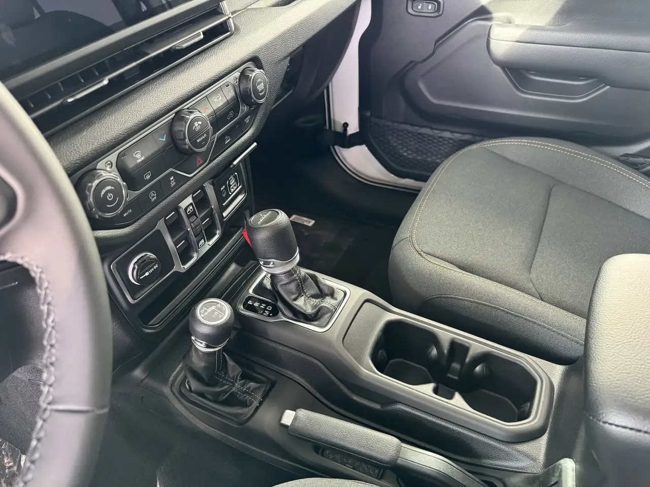 Jeep Gladiator снимка Jeep Gladiator