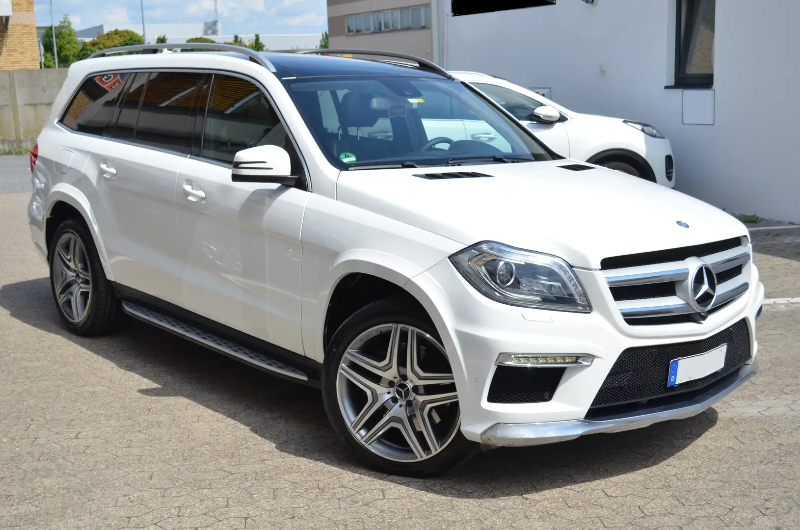 Mercedes-Benz GL 350 GL 350 BlueTEC 4Matic 7G-TRONIC Pano 360° HK AMG P - 1