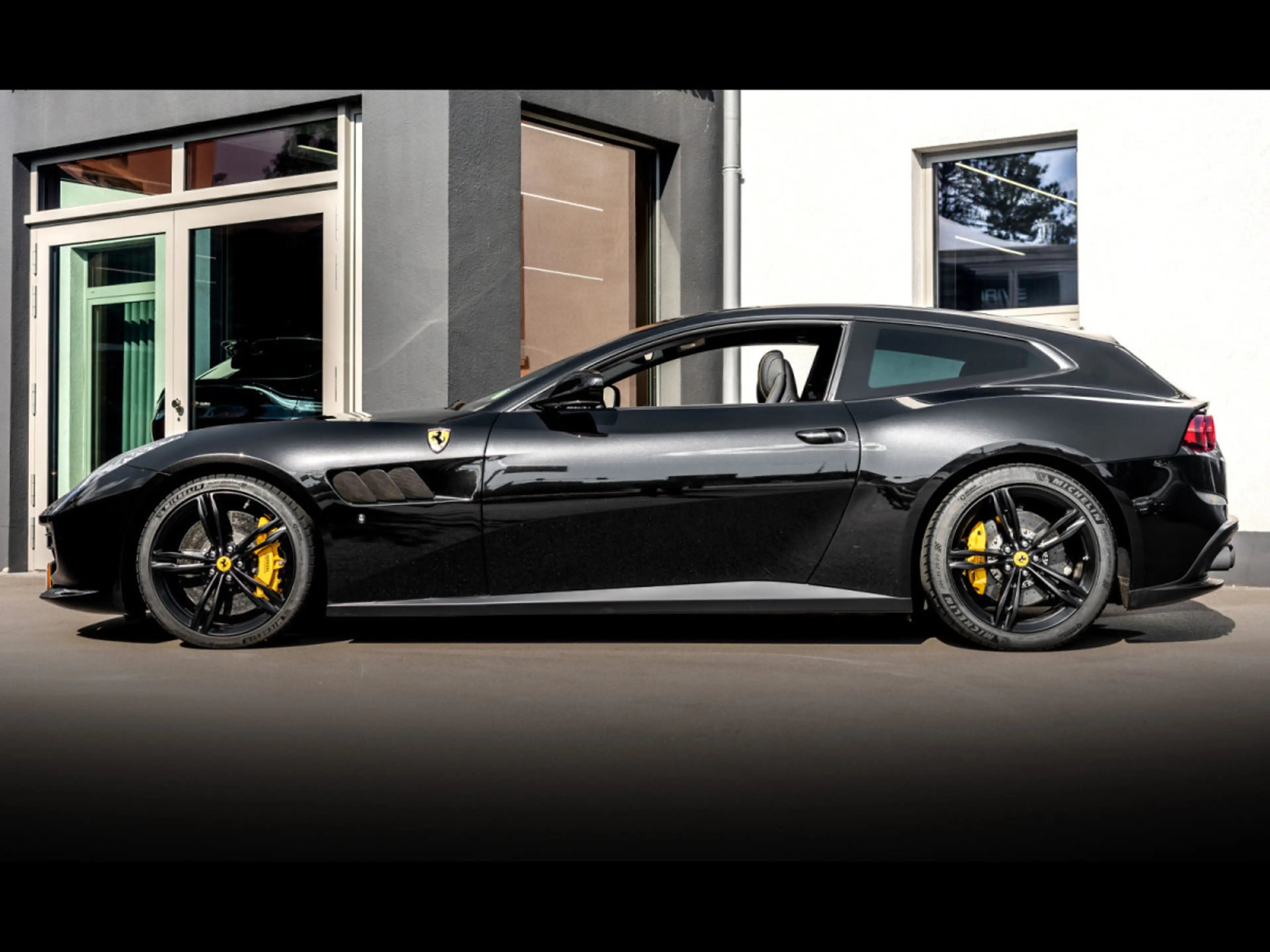 Ferrari GTC4 Lusso V12°FRENCH REGI°NEW POWER 12M°PPF°LIFT°JBL°CARPLAY — photo 2