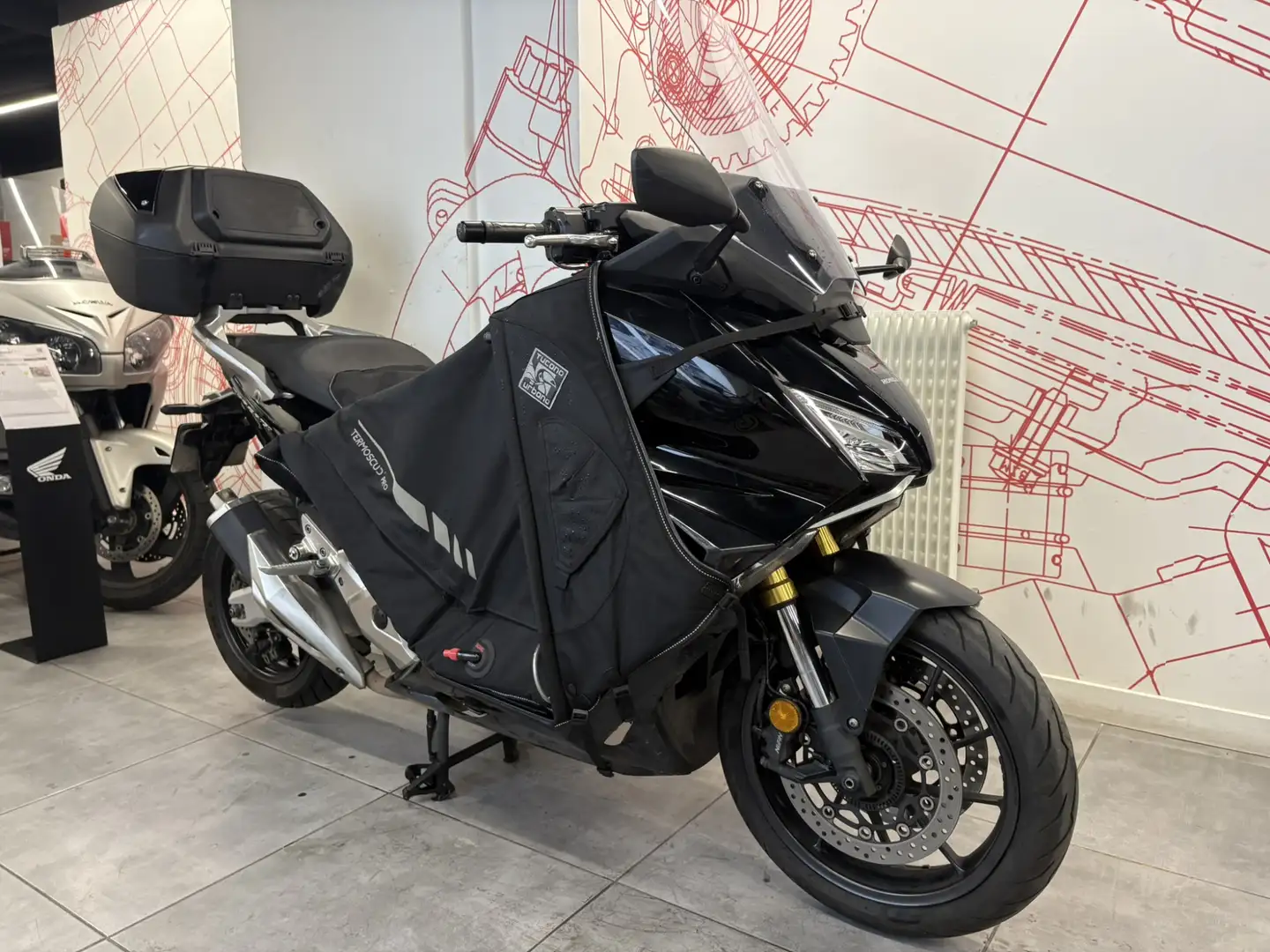 Honda Forza 750 Чёрный - 1