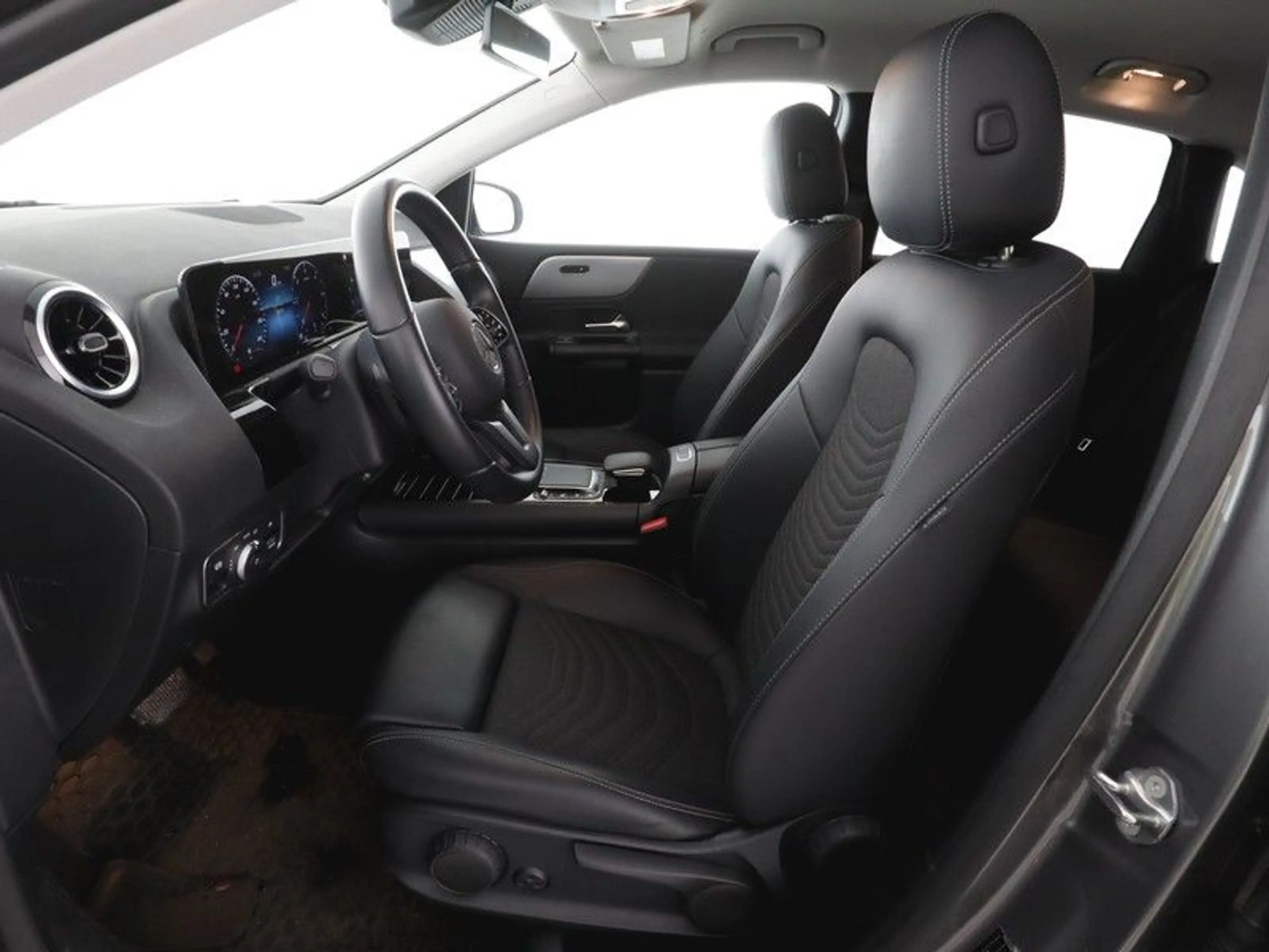 Mercedes-Benz B 220 d STYLE+AHK+KAM+LED+NAVI+WIDE+Park-Assist — photo 6