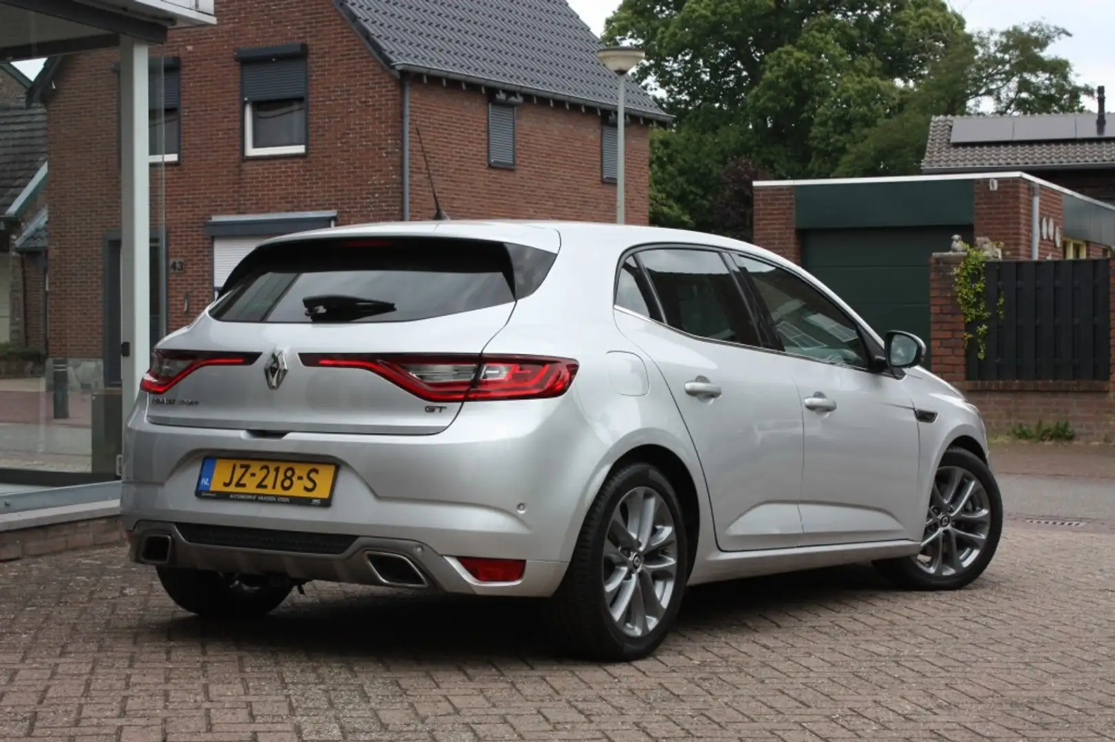 Renault Megane 1.6 TCe GT 205 PK / Automaat / 4Control Grijs - 2