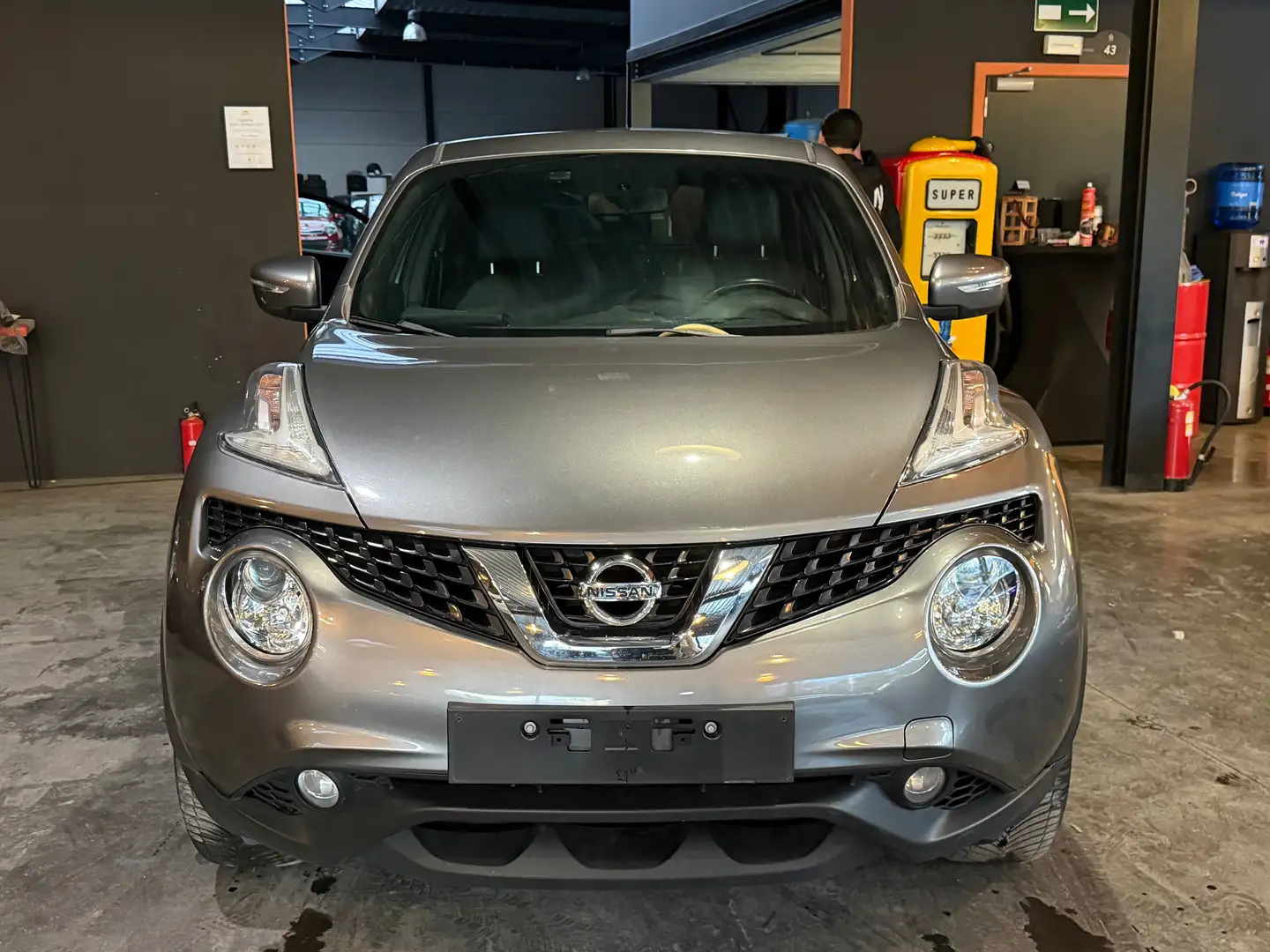 Nissan Juke Juke 1.2 DIG-T 2WD N-Connecta/12 mois de garantie Grijs - 2