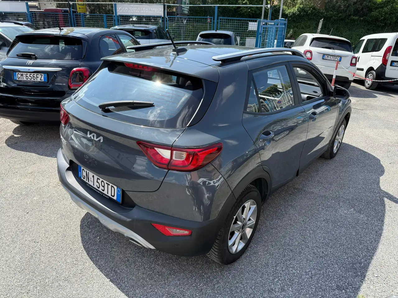 Kia Stonic Hybrid 101cv **Moderna, Sicura, Conveniente** 4
