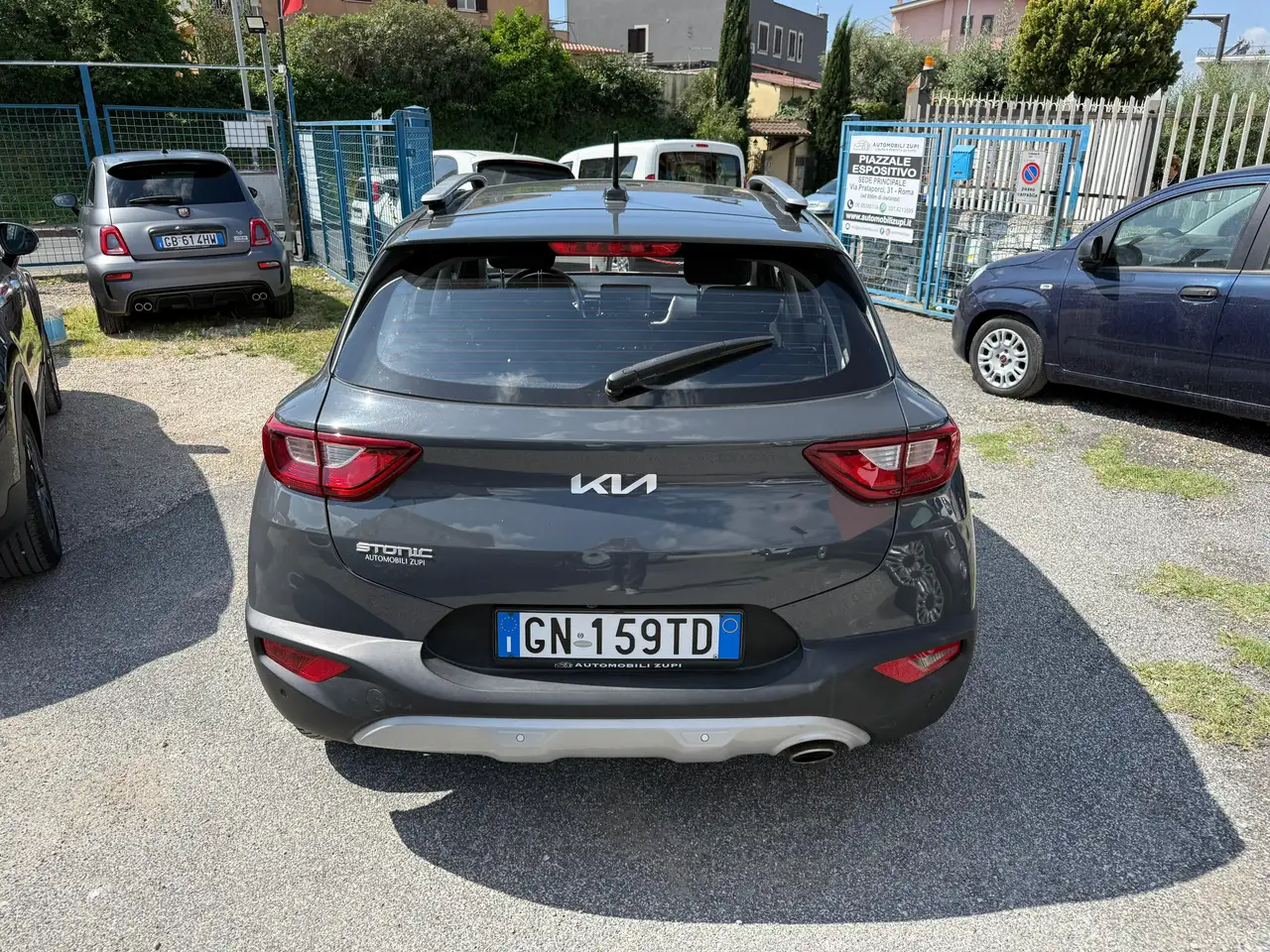 Kia Stonic Hybrid 101cv **Moderna, Sicura, Conveniente** 5