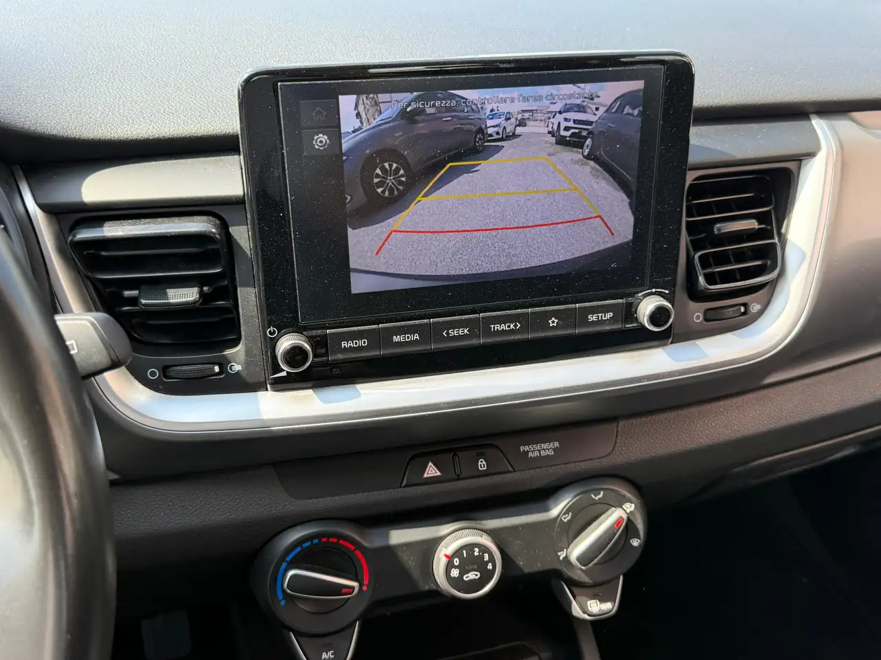 Kia Stonic Hybrid 101cv **Moderna, Sicura, Conveniente** 11