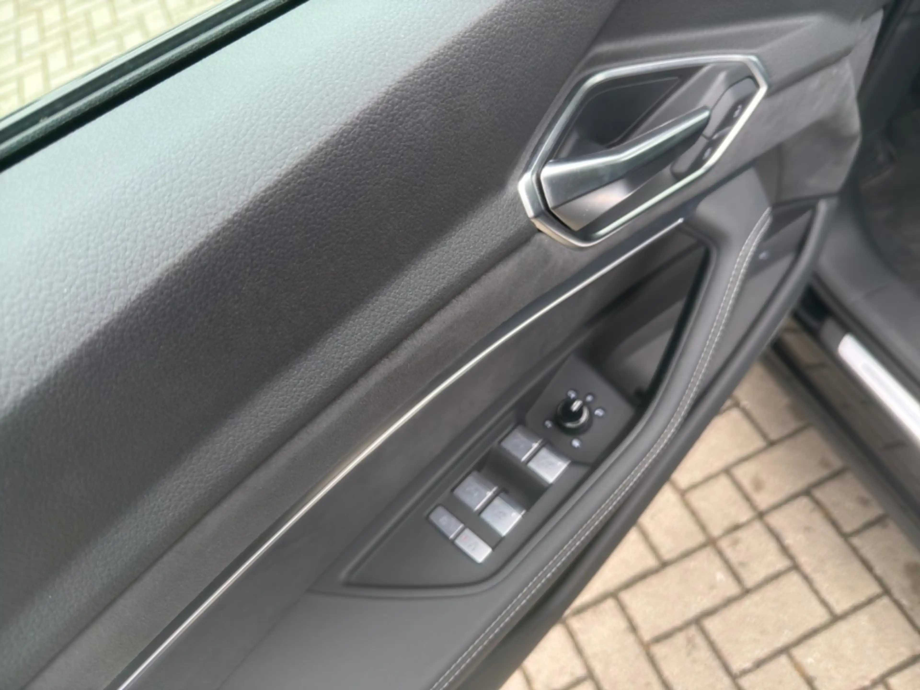 Audi Q8 e-tron 50 quattro S line ALu Matrix-LED Kamera Pano Navi — photo 12