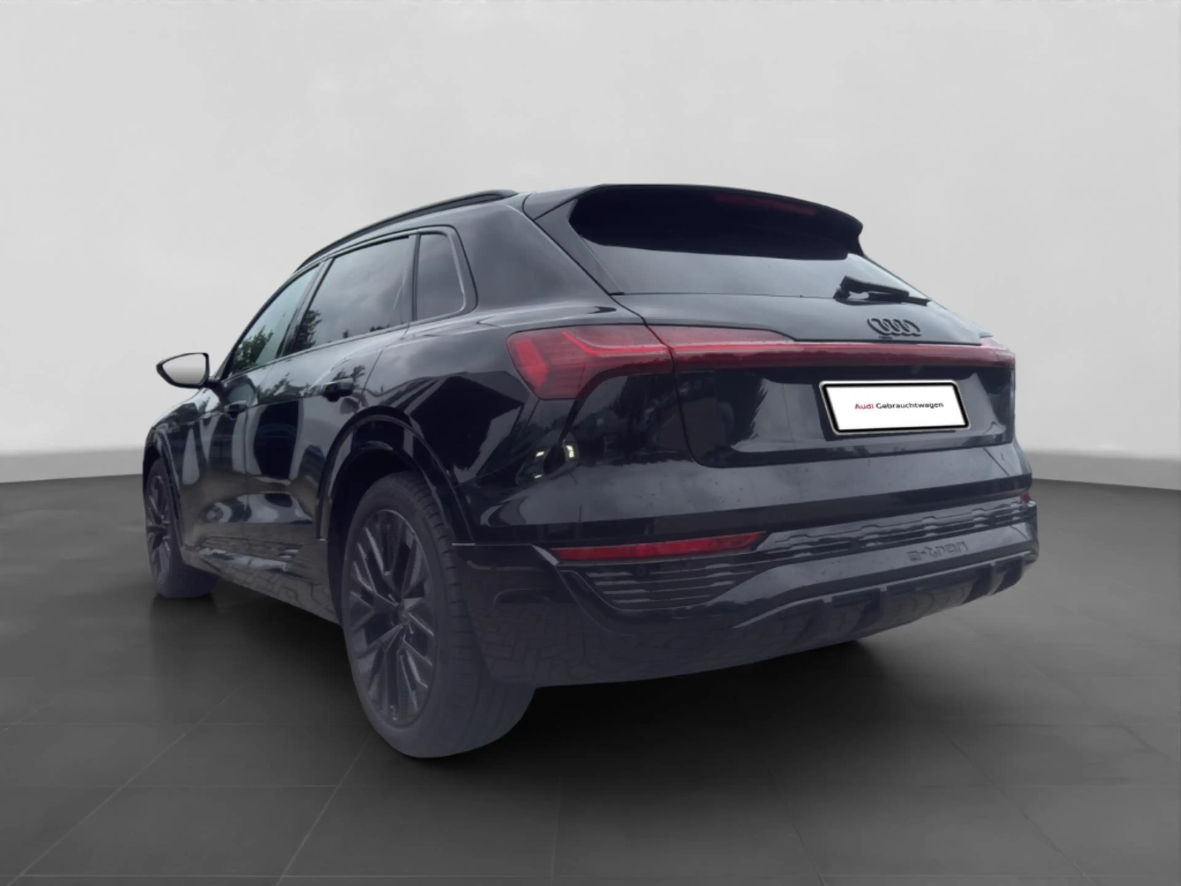 Audi Q8 e-tron 50 quattro S line ALu Matrix-LED Kamera Pano Navi — photo 4
