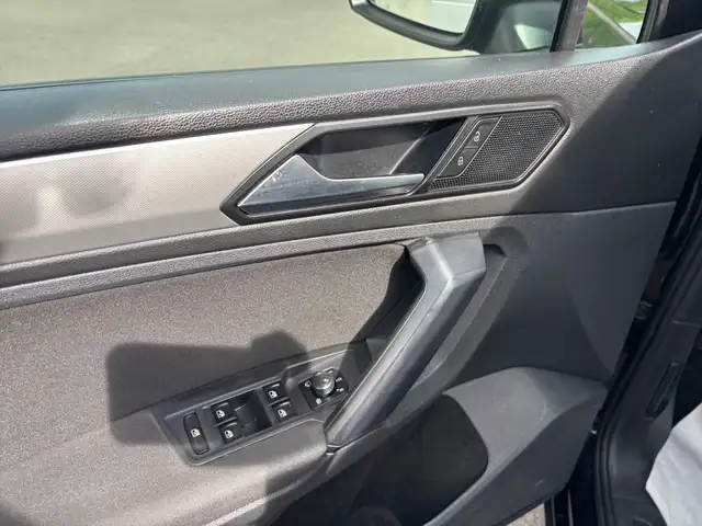 Volkswagen Tiguan view 13