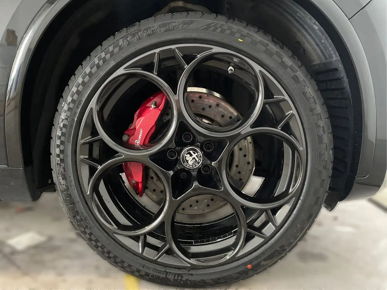 Alfa Romeo Stelvio снимка Alfa Romeo Stelvio