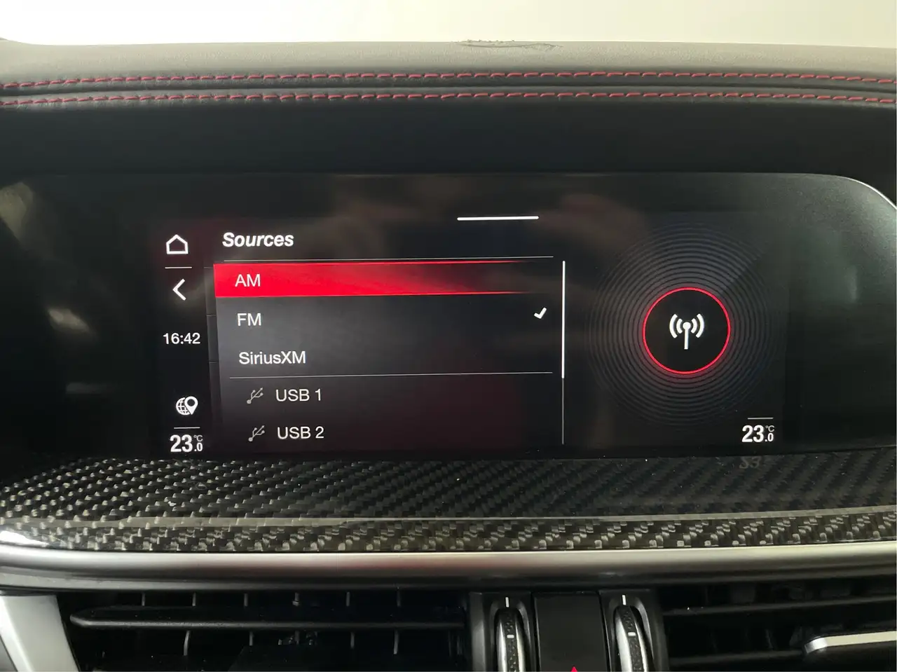 Alfa Romeo Stelvio снимка Alfa Romeo Stelvio