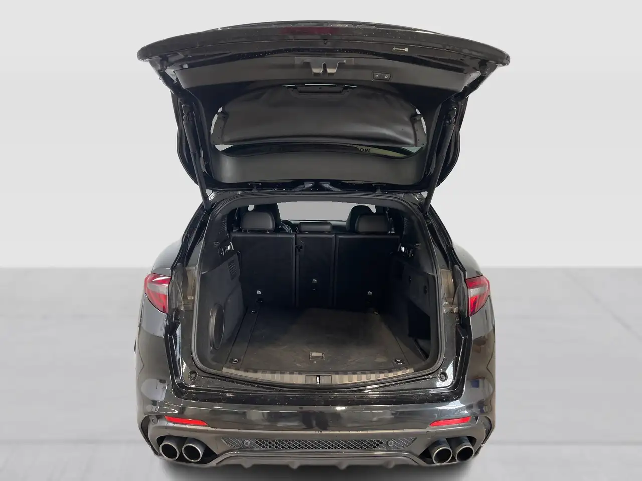 Alfa Romeo Stelvio снимка Alfa Romeo Stelvio