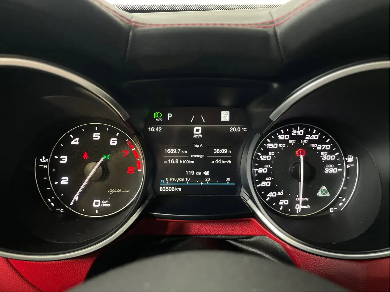 Alfa Romeo Stelvio снимка Alfa Romeo Stelvio