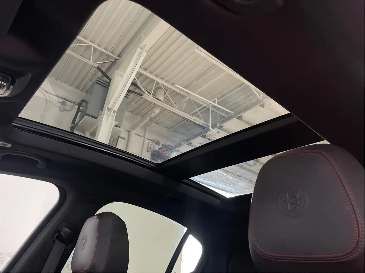 Alfa Romeo Stelvio снимка Alfa Romeo Stelvio