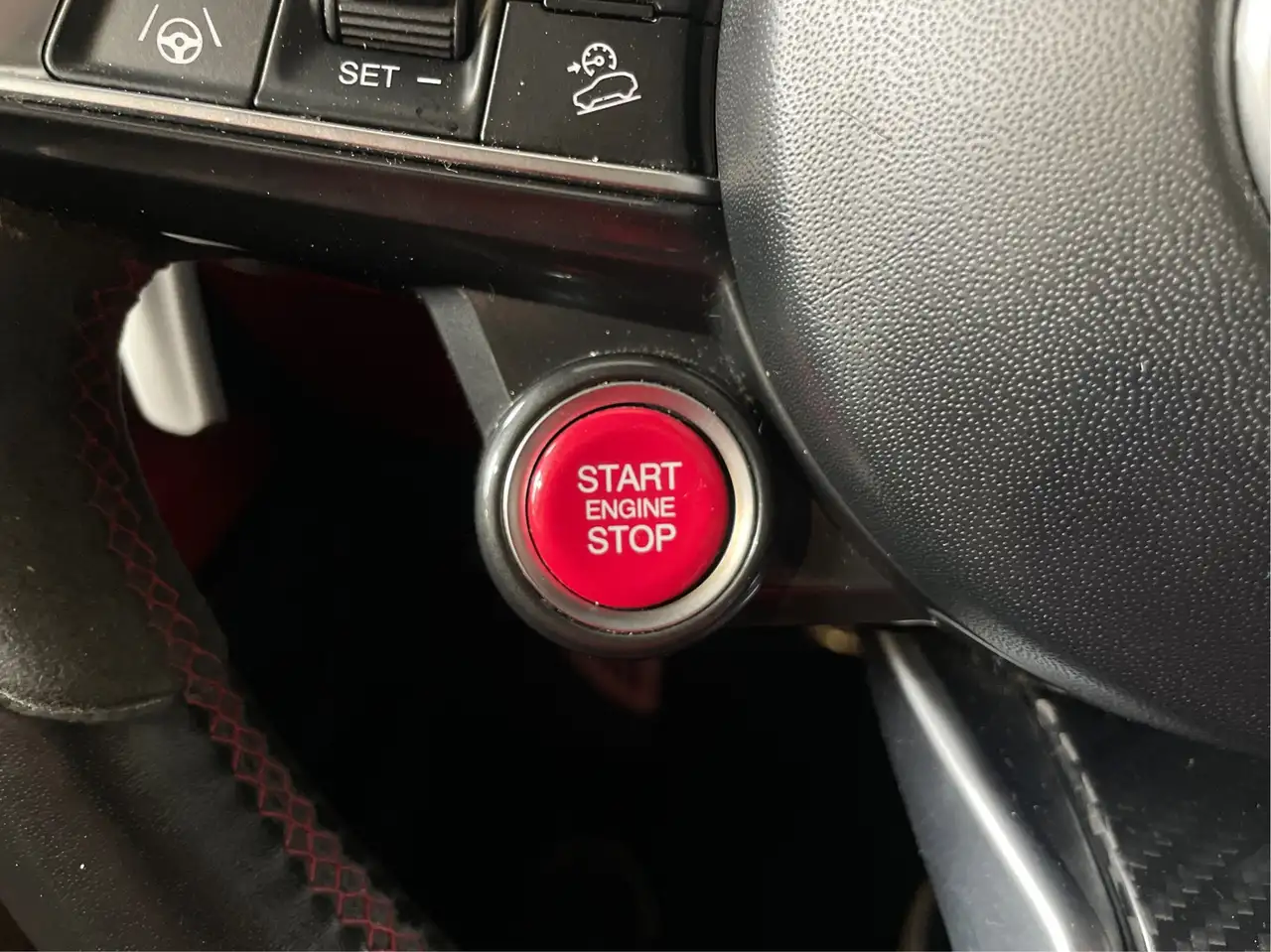 Alfa Romeo Stelvio снимка Alfa Romeo Stelvio