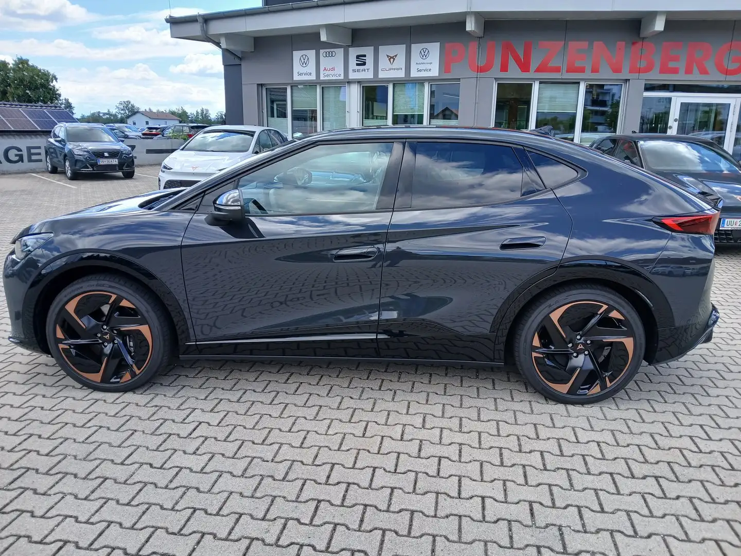 CUPRA Tavascan VZ Adrenaline 4Drive250kW/340PS Grau - 2