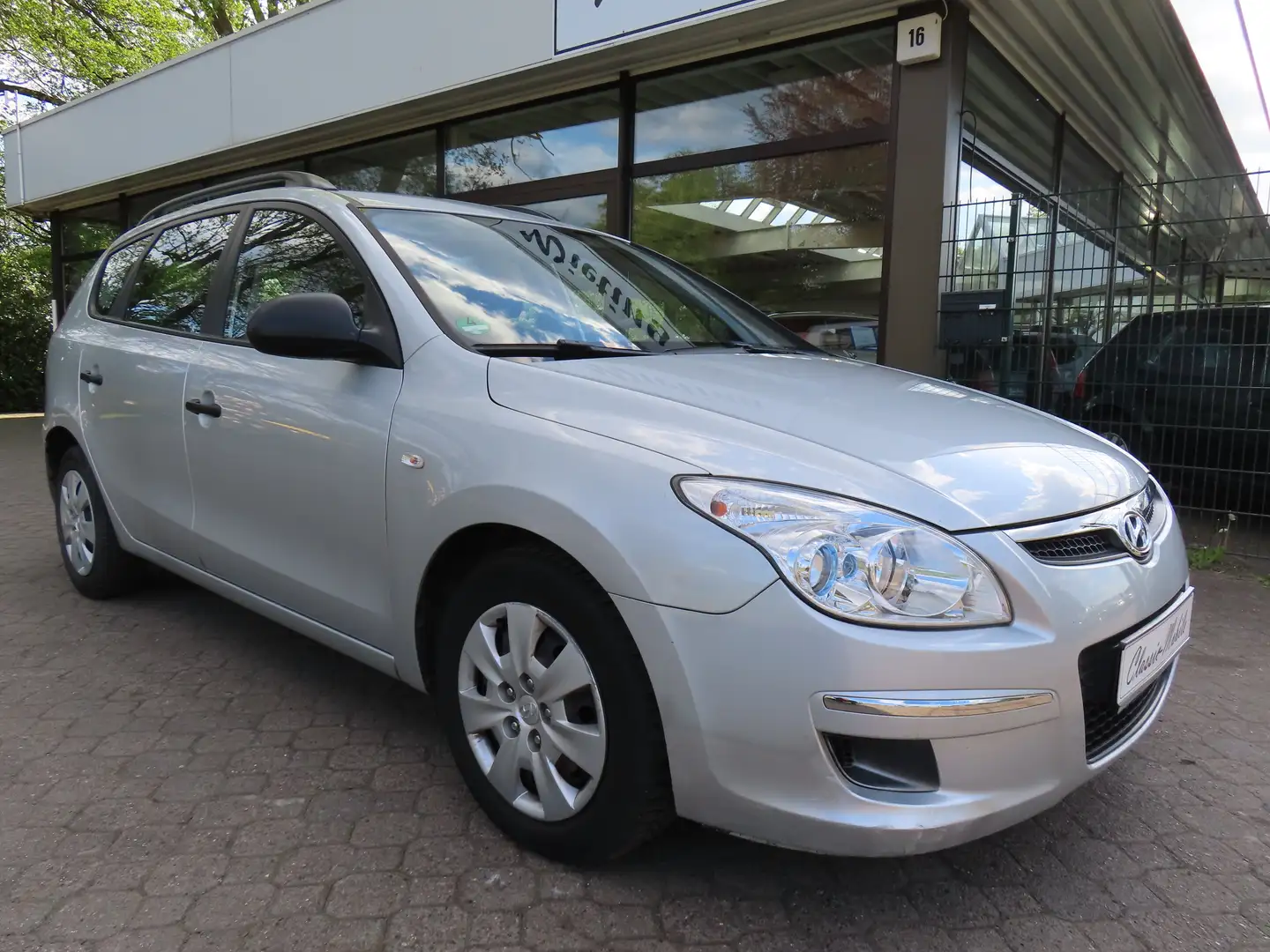 Hyundai i30 CW 1.6 CRDi Edition Plus *HU 4/2027*Klima*Euro 4* Srebrny - 1