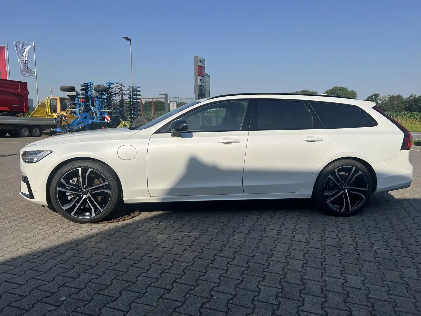 Volvo V90 V90 Recharge T6 Ultra Dark ||LUFT|AHK|B&W|PANO|| Wit - 2