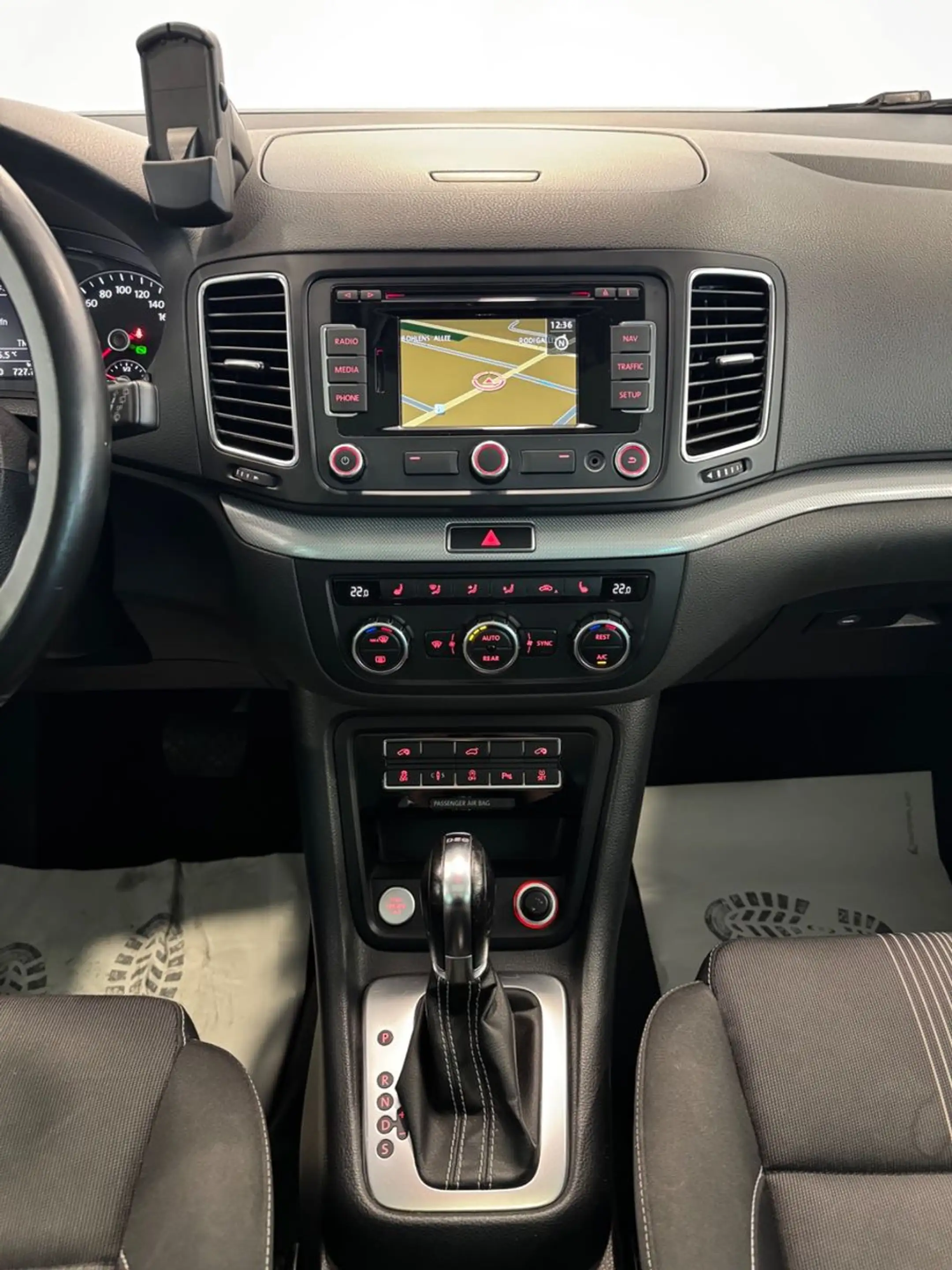 Volkswagen Sharan 2.0 TDI BMT|7-SITZE|PANO|KEYLESS|BI-XENON — photo 17