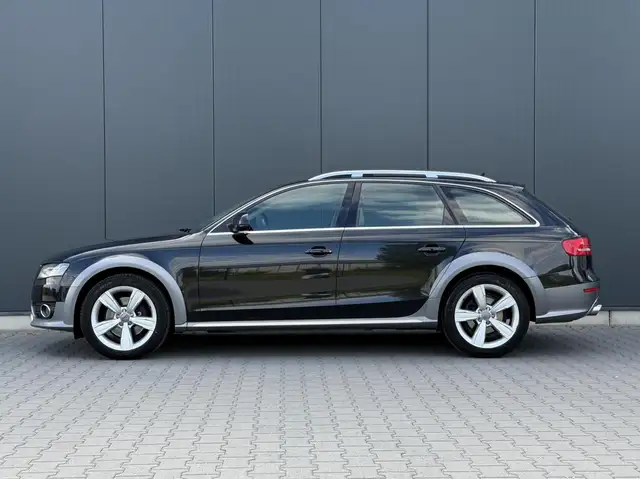 Audi A4 view 9