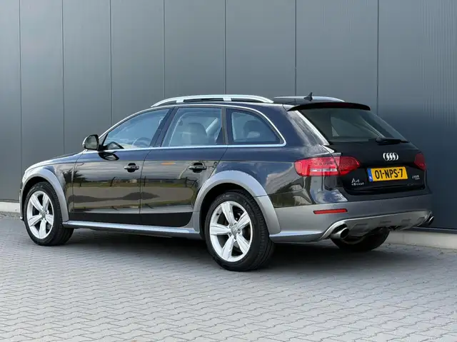 Audi A4 view 11