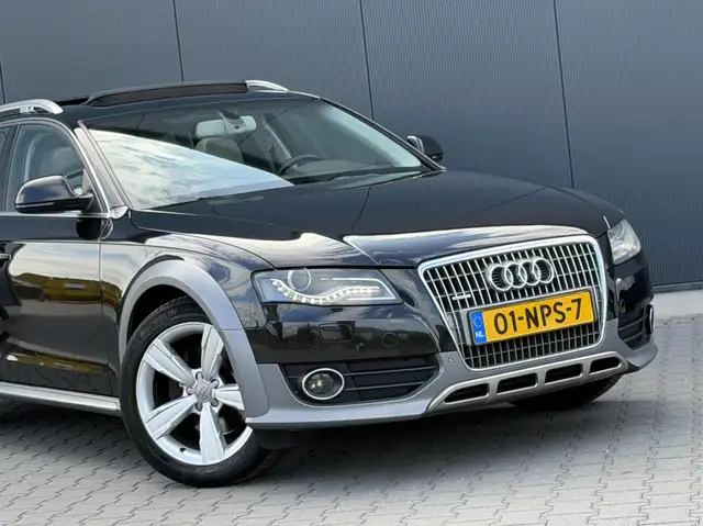 Audi A4 view 12