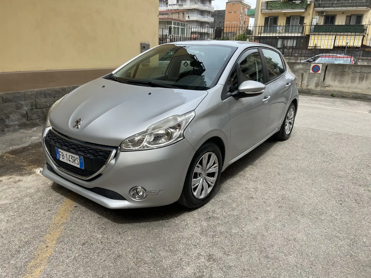 Peugeot 208 Argento - 1