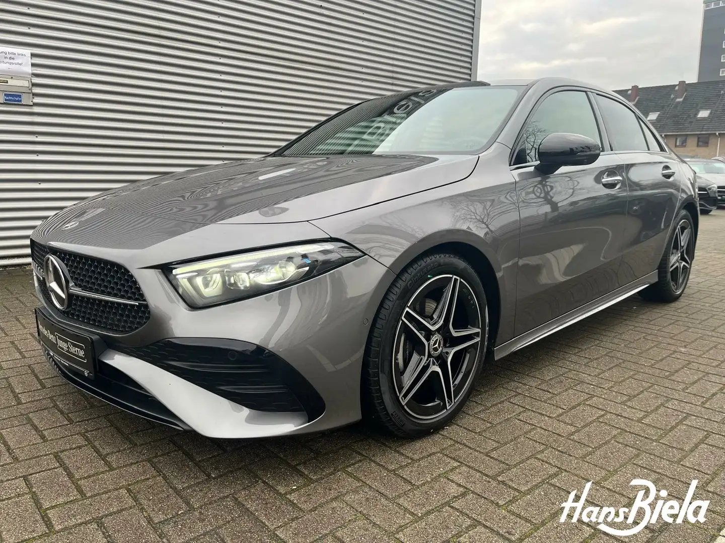 Mercedes-Benz A 180 A 180 Lim AMG/Night/Pan/Sound/Multi/360°/Mem/AHK Grau - 2