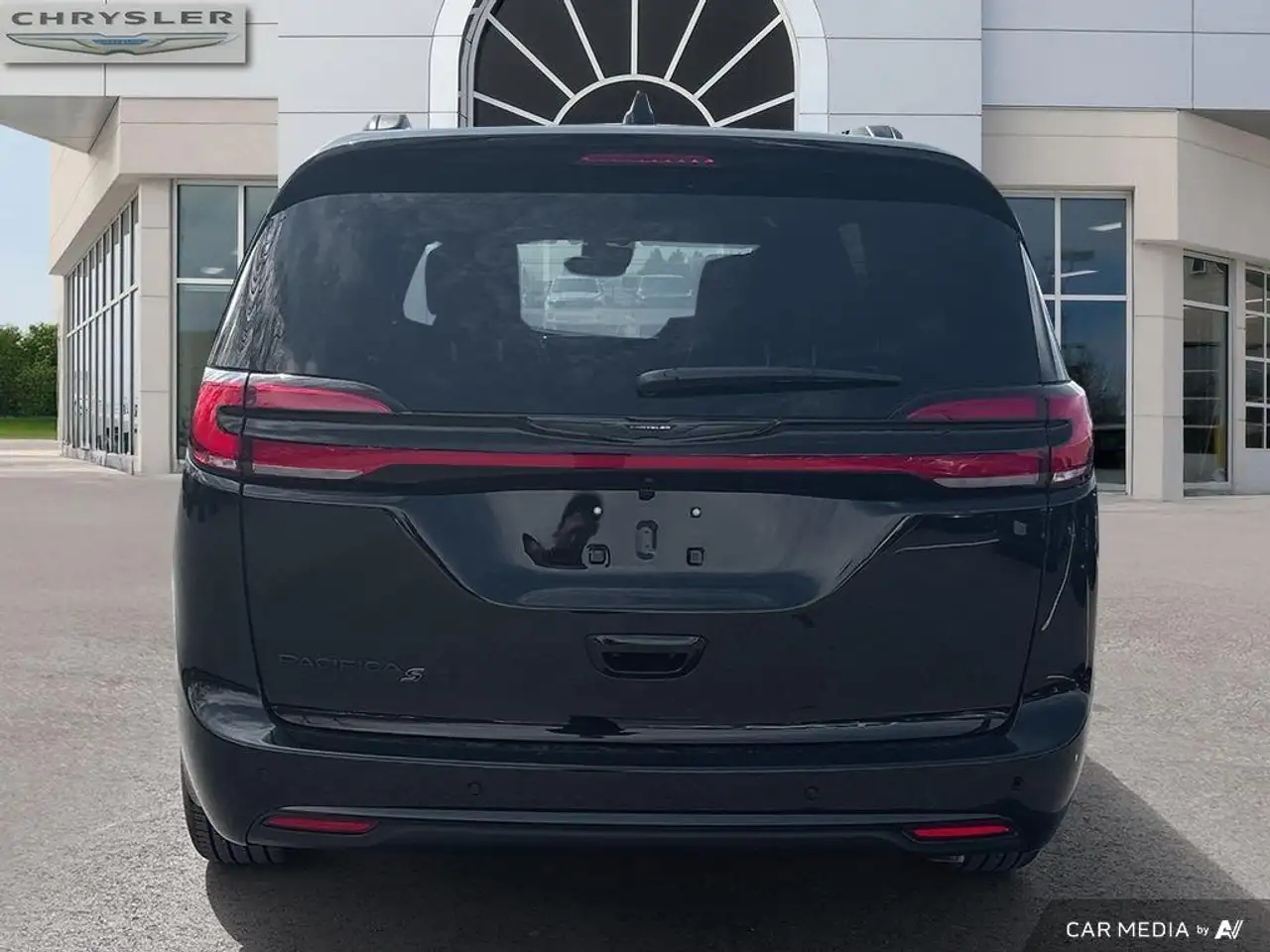 Chrysler Pacifica снимка Chrysler Pacifica