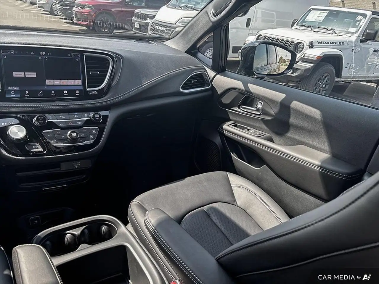 Chrysler Pacifica снимка Chrysler Pacifica