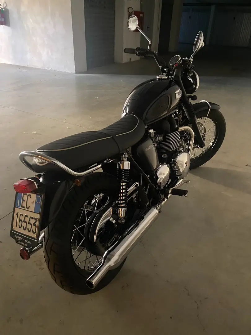 Triumph Bonneville T100 Fekete - 2