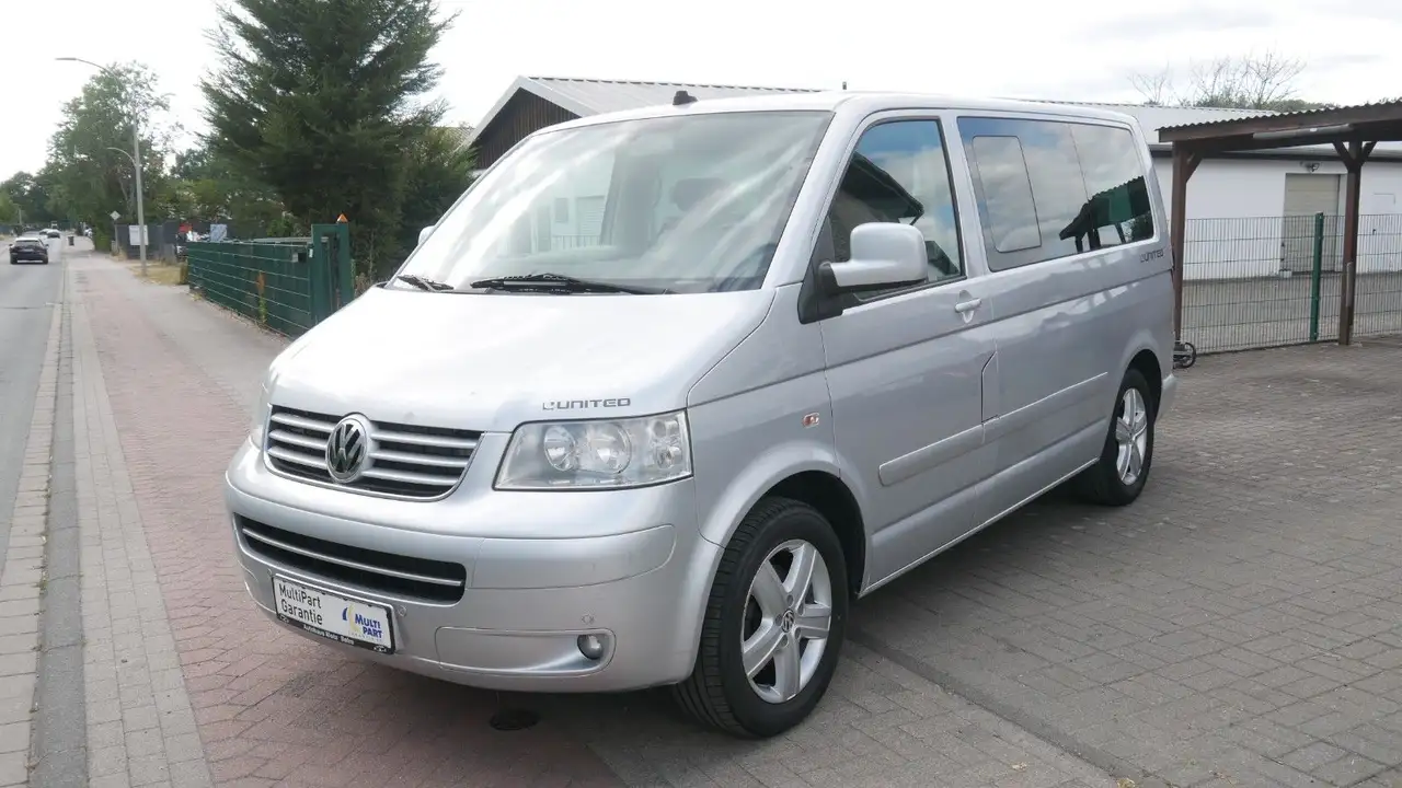 Volkswagen Multivan T5 2.5 TDI 4Motion United | 174 ch | BVM | 7 places | GPS | Chauffage auxiliaire | Climatisation 3 zones | Attelage